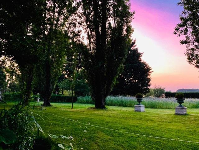 Bed and Breakfast Le Manoir De Maucartier Monnaie Exterior foto